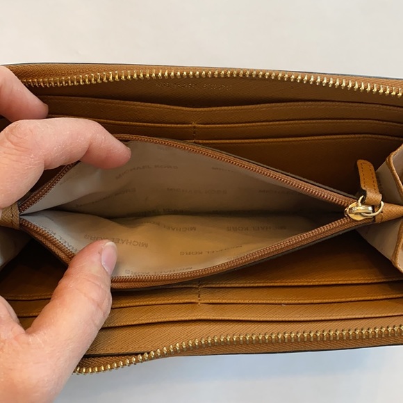 Michael Kors Wallet - Picture 3 of 4